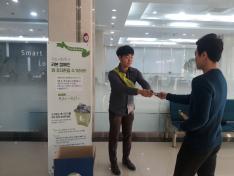 폐 휴대폰을 수거하라! 리본[Re~born] 캠페인 이미지